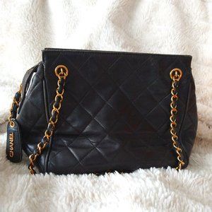Vintage 90s quilted leather Chanel shoulder bag